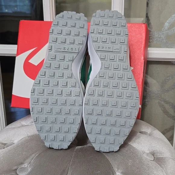 NWT Nike White and Green Athletic Shoes - Picture 5 of 7